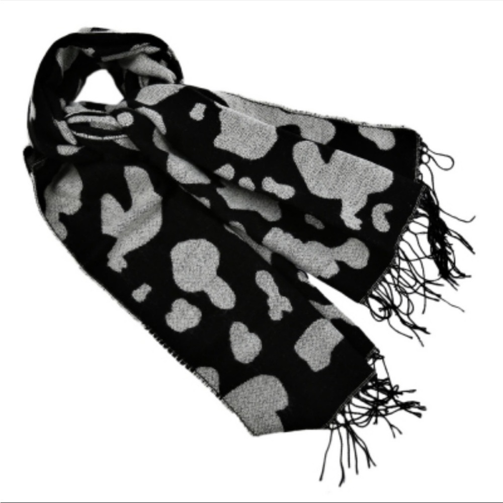 NWT- COW PATTERN TASSLE SCARF - Picture 5 of 10